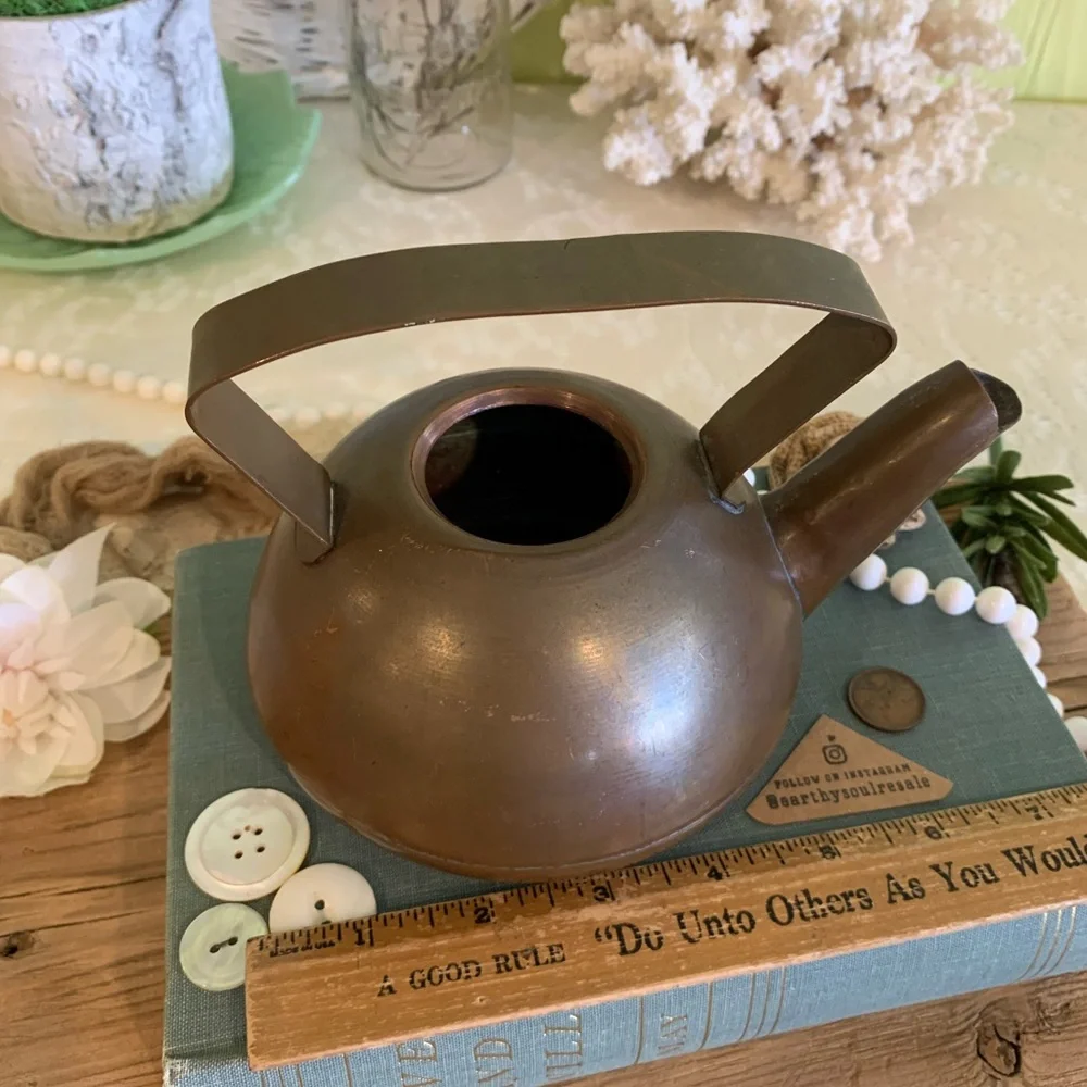 Vintage Copper Teapot 🫖 Unique Home Decor / Gift / Kitchen / Earthy - Picture 9 of 11